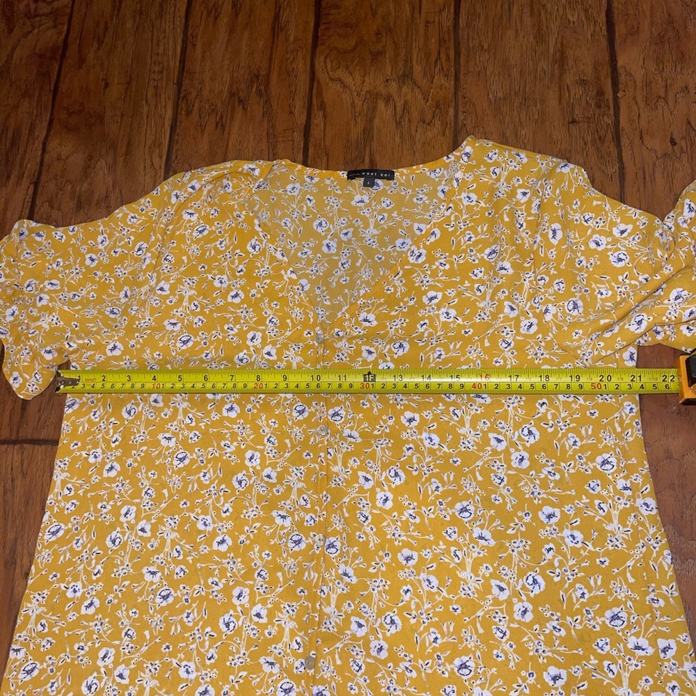West Kei Yellow Floral Blouse button up short sleeve top shirt woman’s Large - Picture 9 of 9